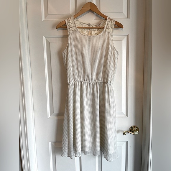 LOFT Dresses & Skirts - Ann Taylor Loft White Dress. Size 6.